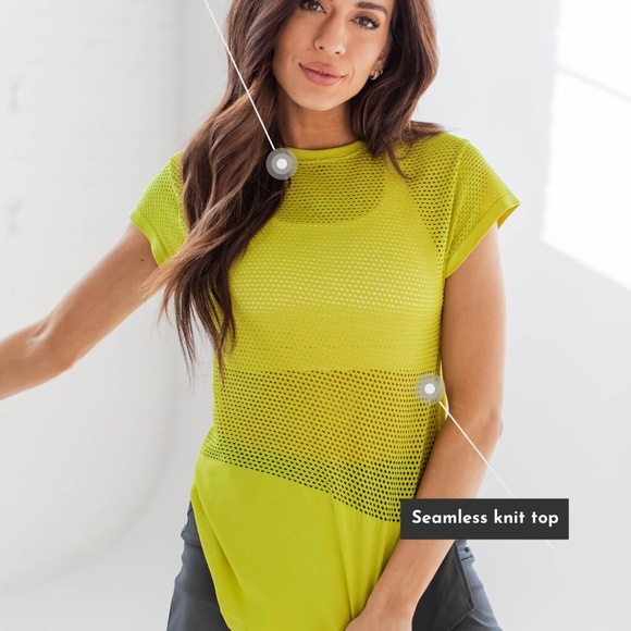 Alexa Seemless Tee - Picture 3 of 3